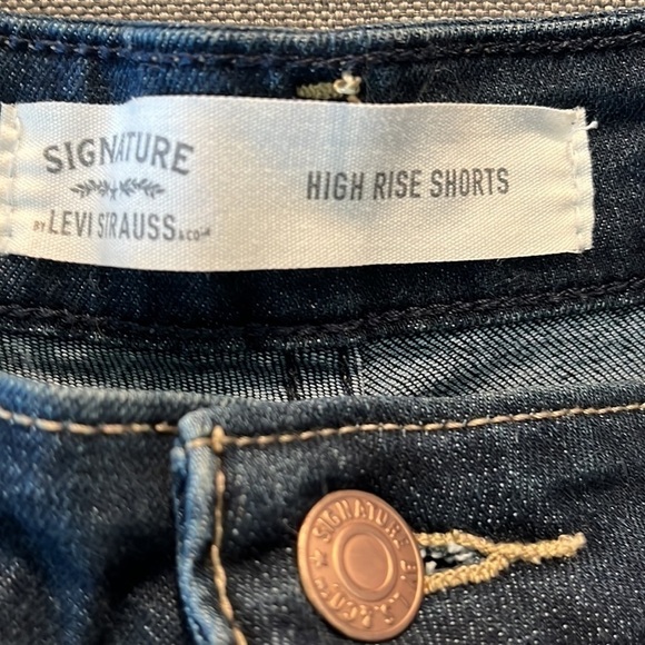 Levi’s high rise shorts size 10 waist is 30. Has a slight cuff with fraying. - Picture 2 of 5